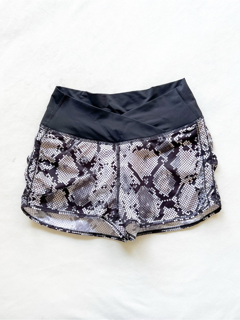 lululemon athletica Black & Gray Snake-Print Crossover Waist Shorts